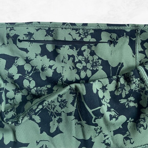 Lululemon In Movement Short - Picture 6 of 7